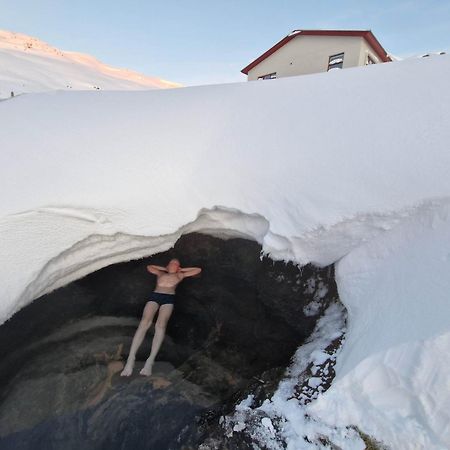 Hótel Laugarhóll with natural hot spring Holmavik Exterior foto